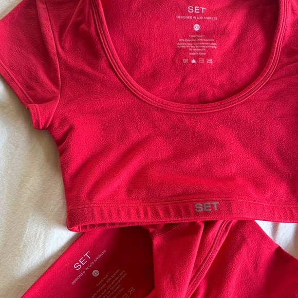 Set Active Red Set - Picture 2 of 2